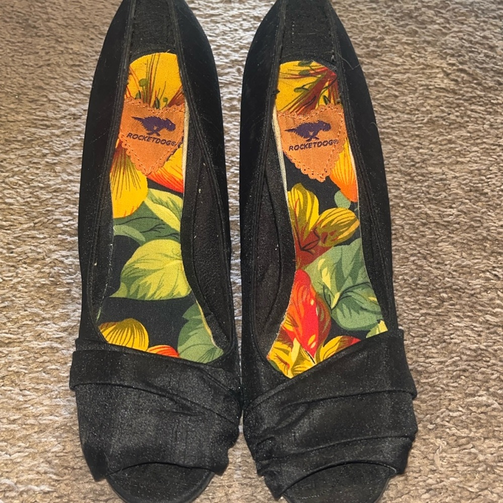 Rocket Dog - Size 7 black heels, open toe. Lightly used.